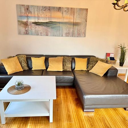 Ferienwohnung Im Erdgeschoss Mit Eingezaeunten Garten Und Terrasse 아우리흐 외부 사진