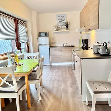 Ferienwohnung Im Erdgeschoss Mit Eingezaeunten Garten Und Terrasse 아우리흐 외부 사진